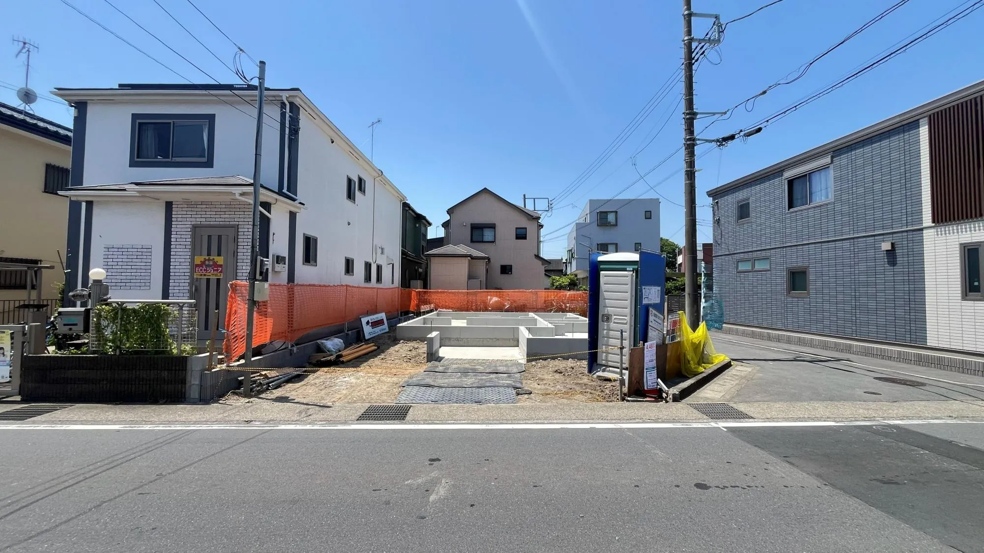 当社売主!
販売開始致しました♪
完成物件で仕様等のご案内も可能です。ぜひお気軽にご連絡ください!