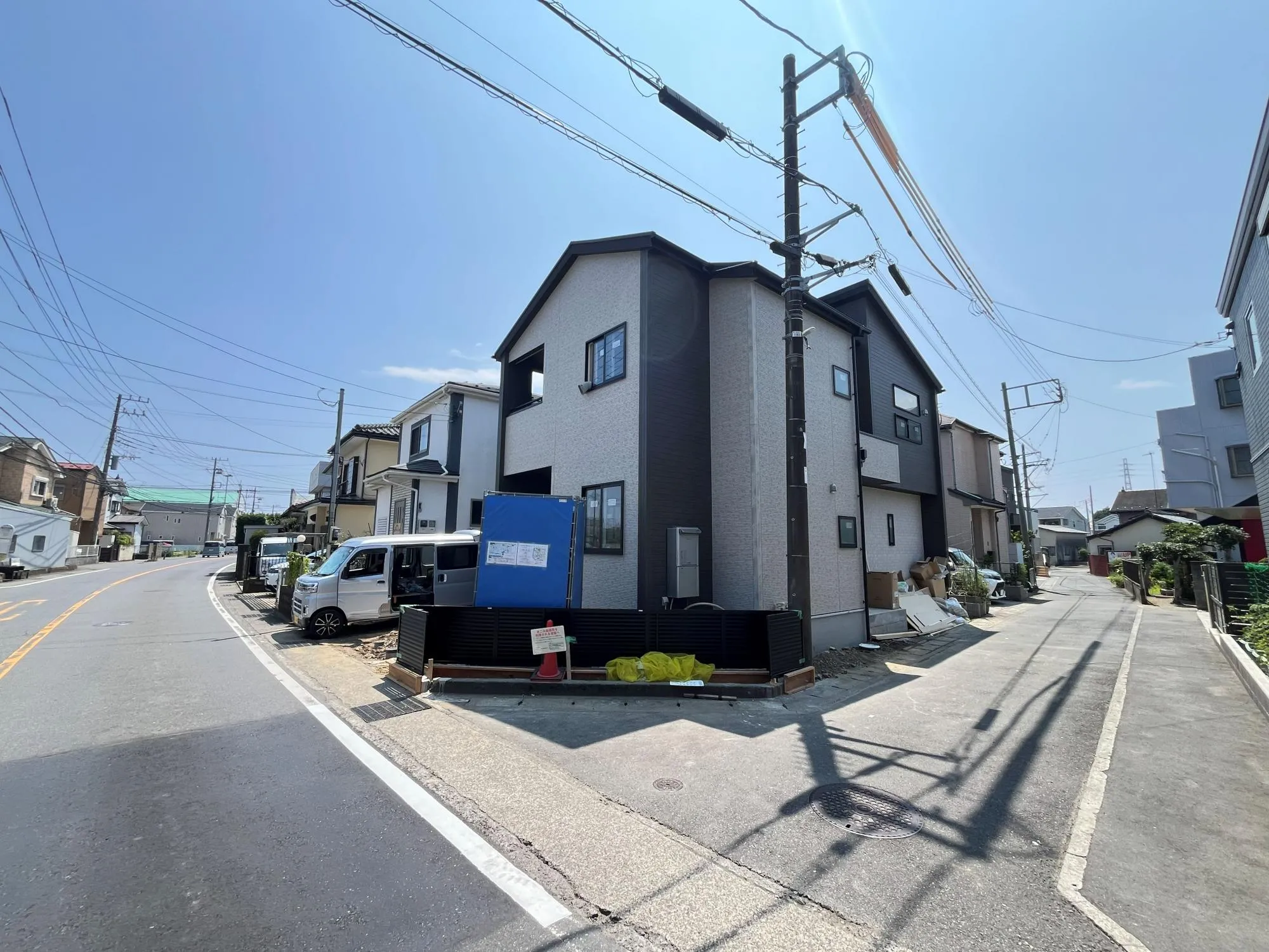 南東側にはインナーバルコニーがあり、天候の急な変化にも柔軟に対応することが可能なスペースとなっております。