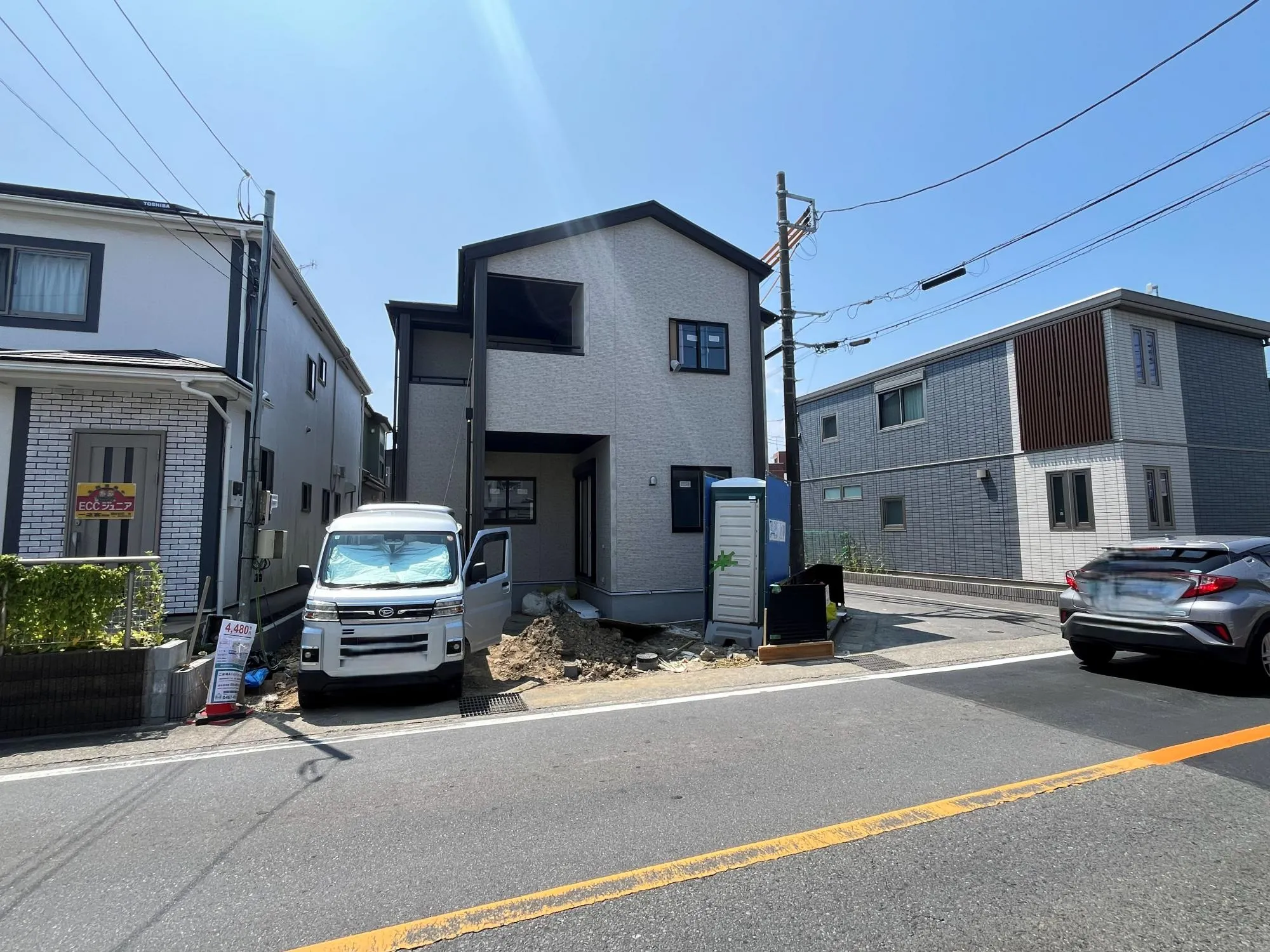 開放感のある現地。
外壁が貼られてイメージしやすくなりました。