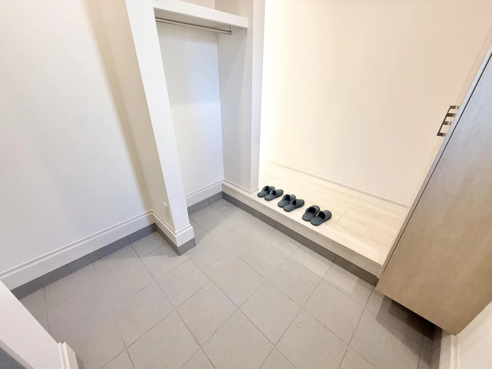 玄関写真①号棟