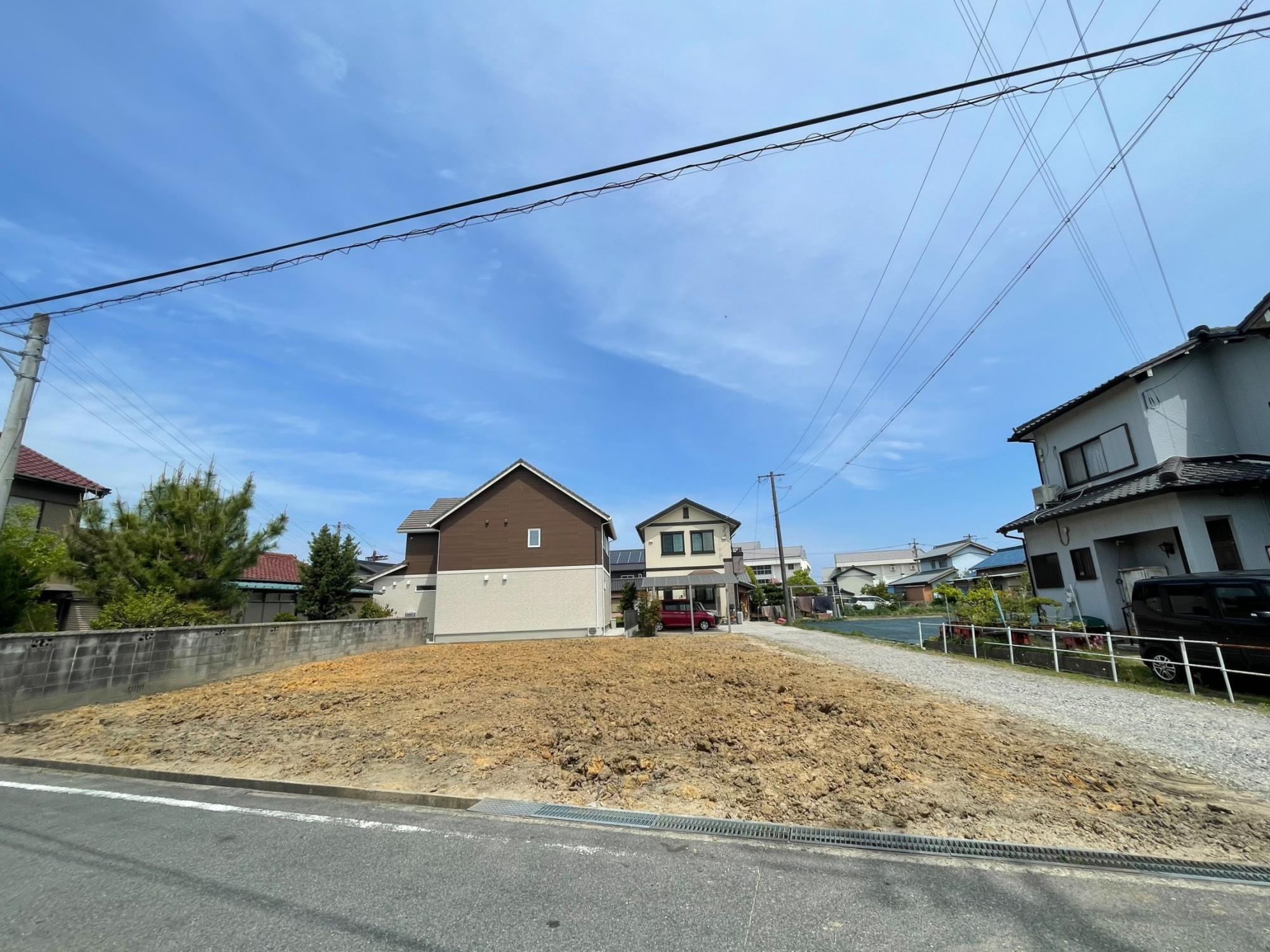 知多郡東浦町大字石浜の「ブルーミングガーデン 知多郡東浦町石浜中