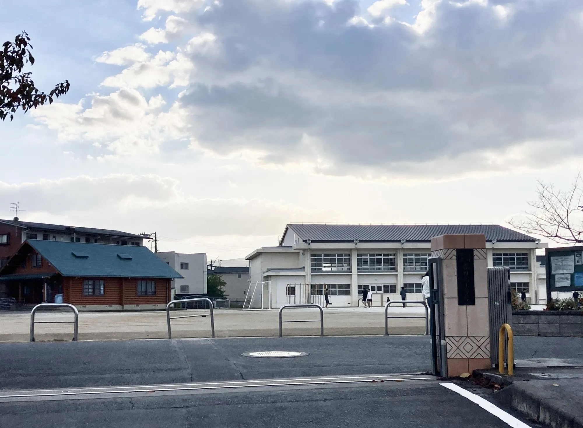 春日北小学校