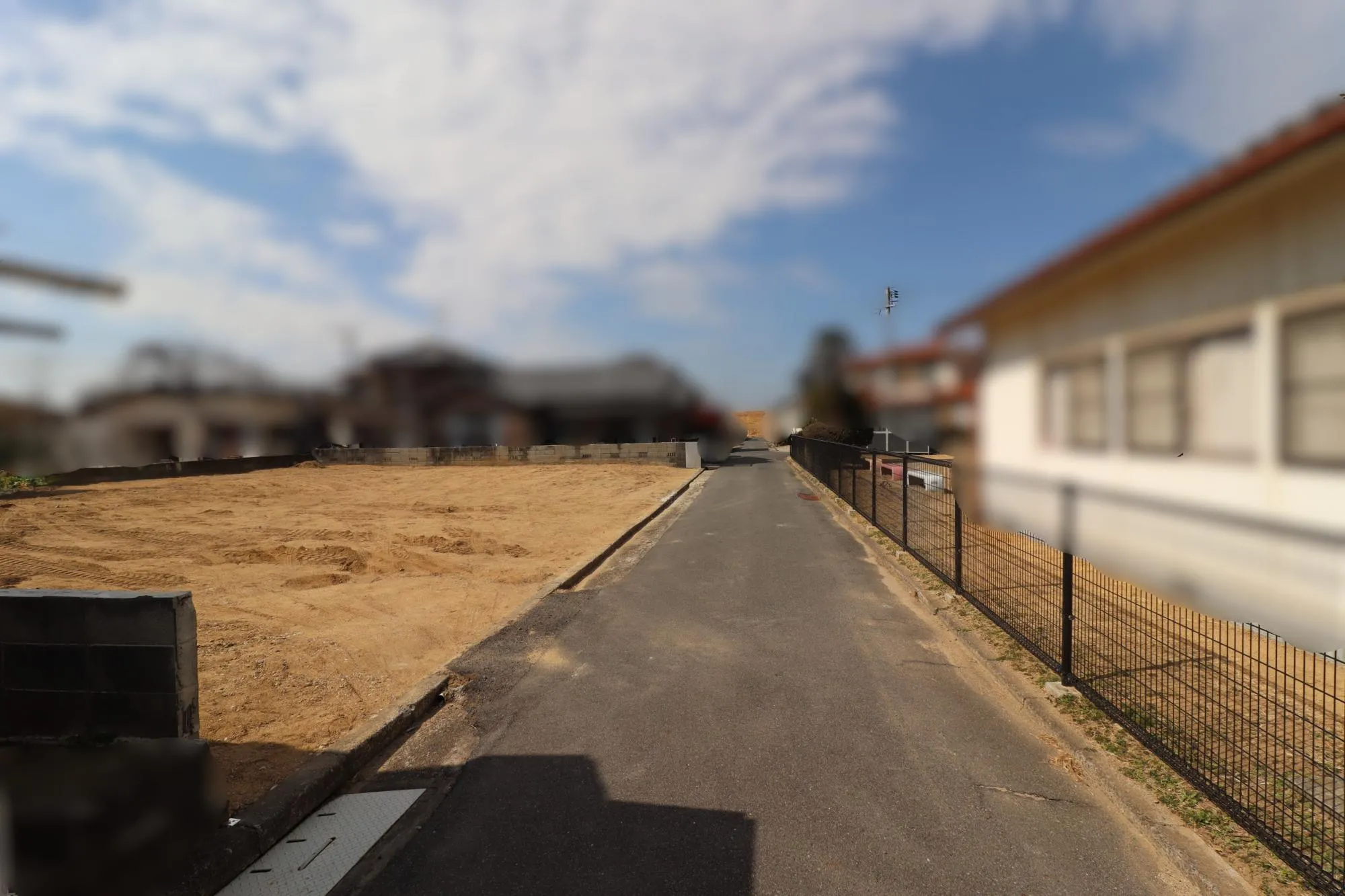 【現地写真/太陽光パネル搭載物件】
