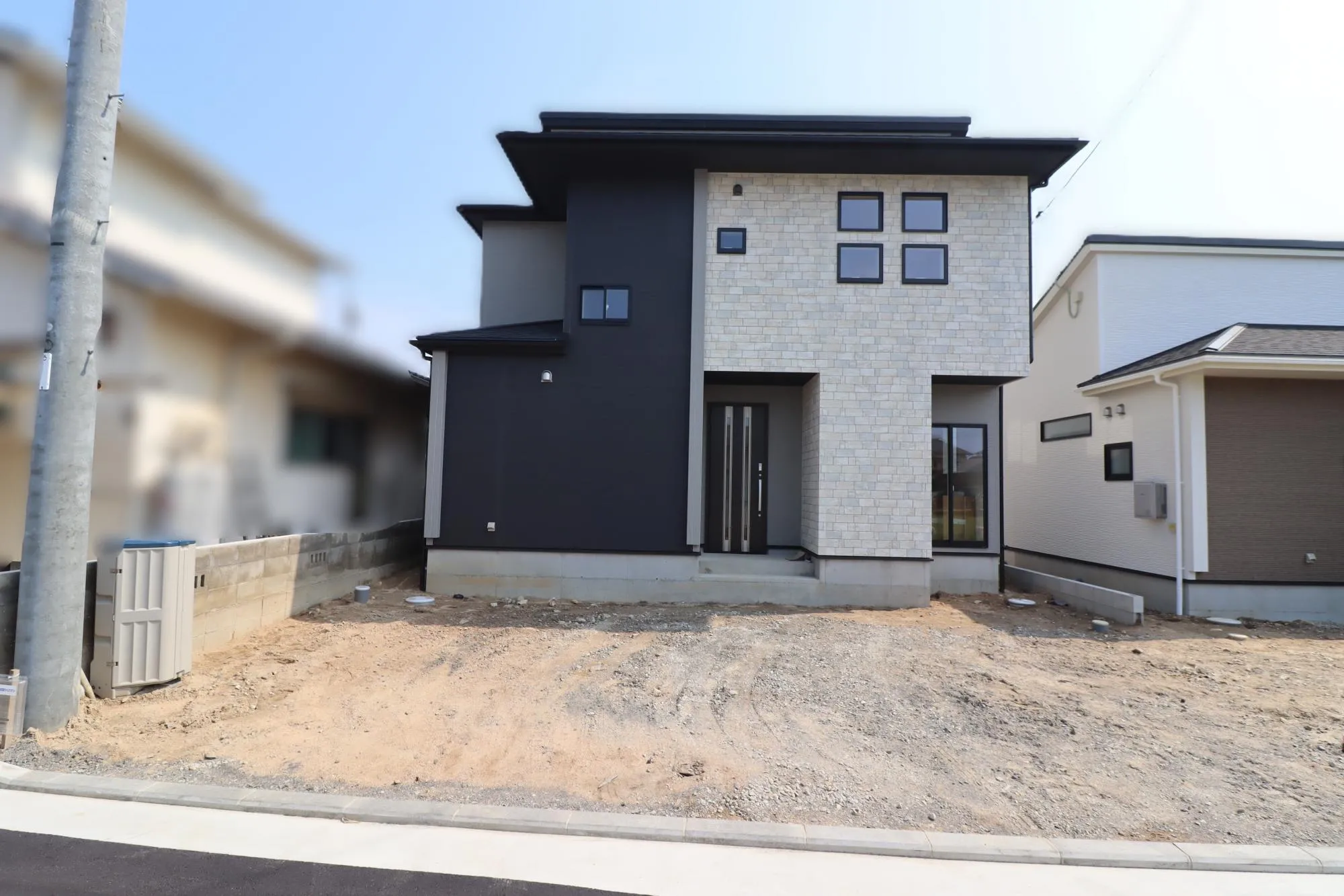 【現地外観写真/2号棟(2階建て)】