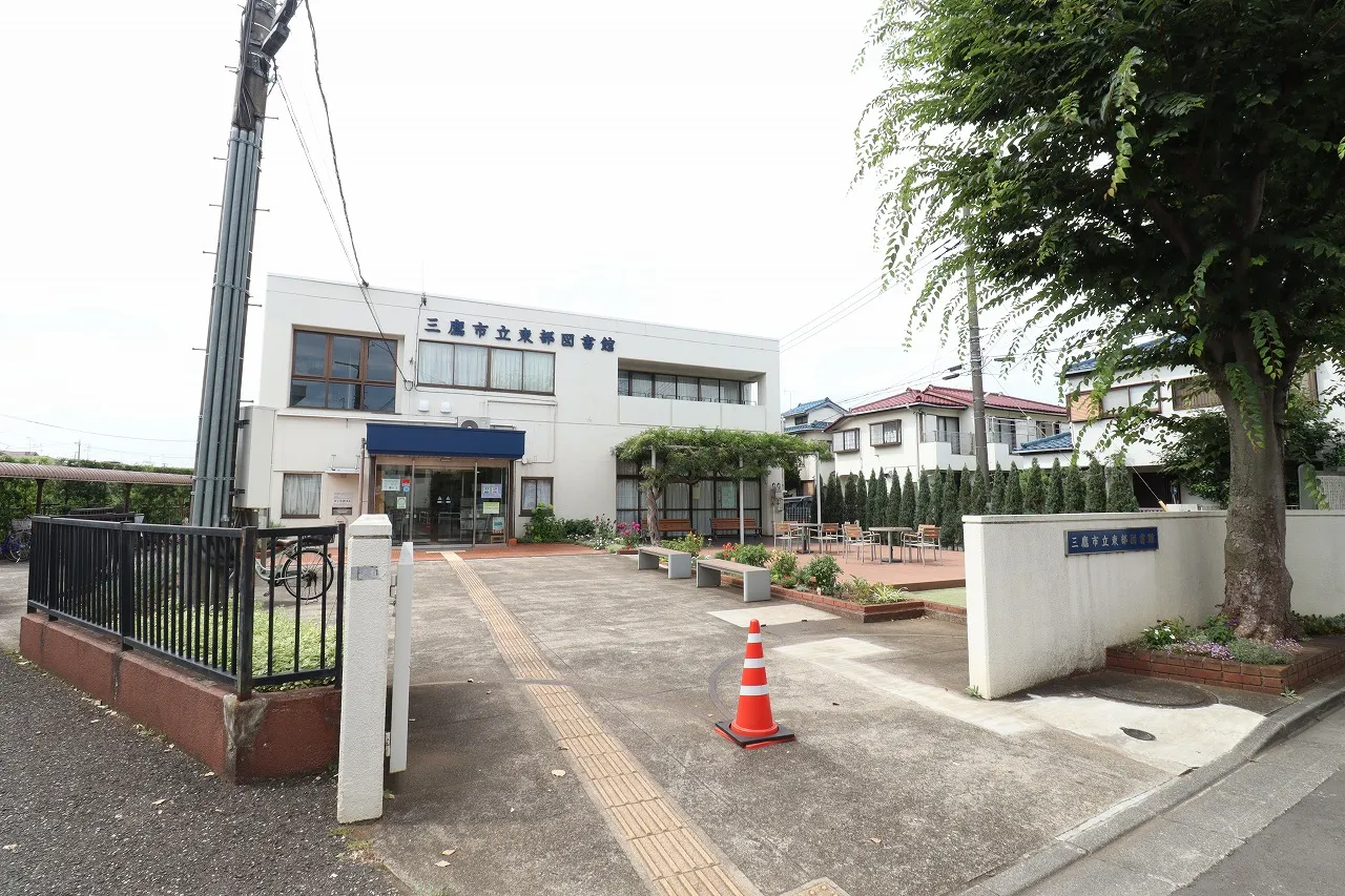 三鷹市立東部図書館
