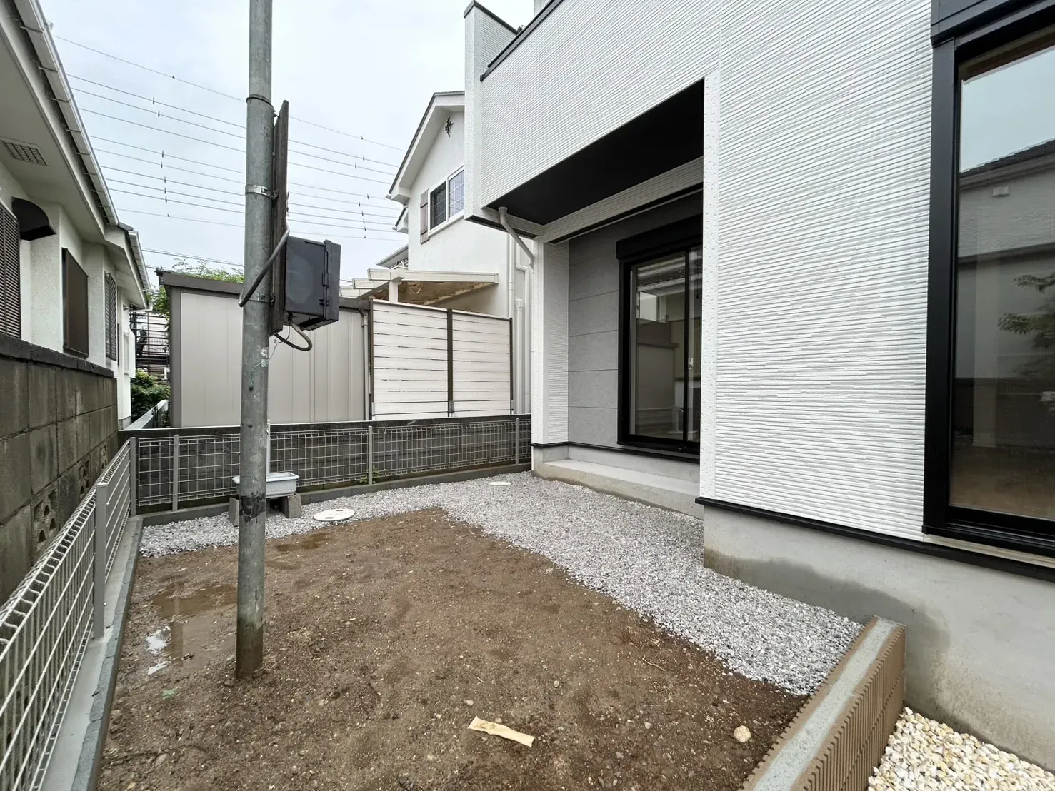土仕上げ(工事用電柱は後日抜けます)