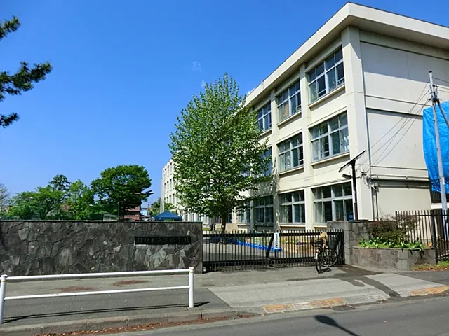 市立栄小学校