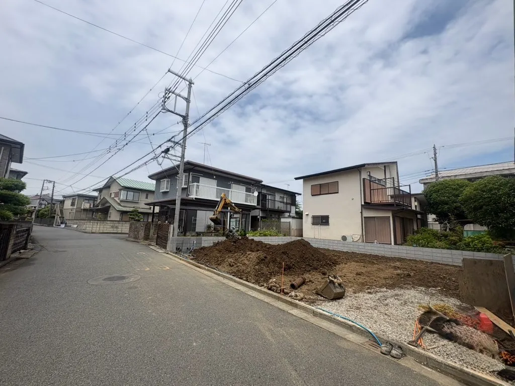 徒歩5分の場所には日用雑貨などのお買い物にも便利なドラッグストアがあります。