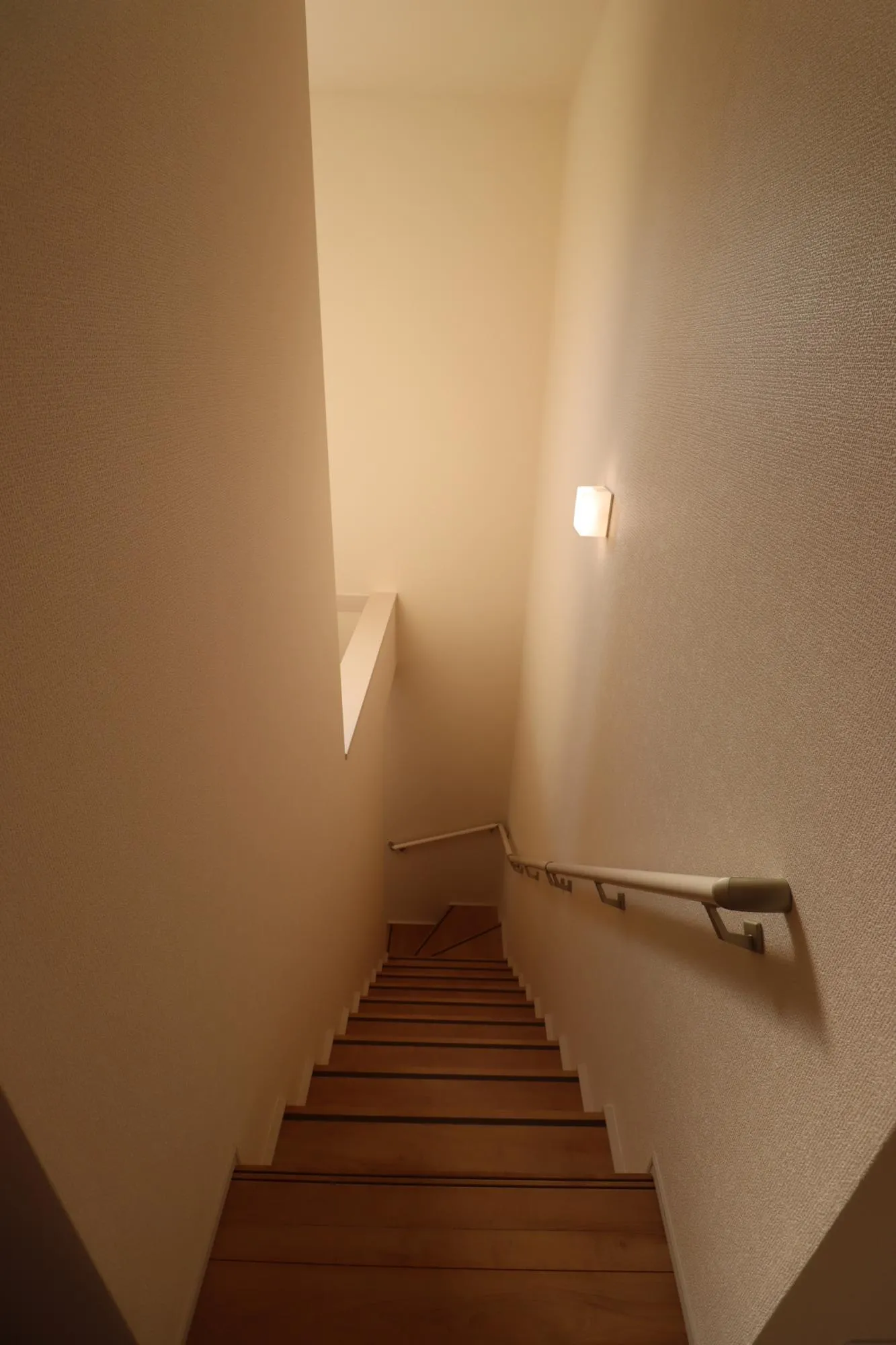 1号棟 階段
木目の風合いが、住まいに温かみをプラスします。
