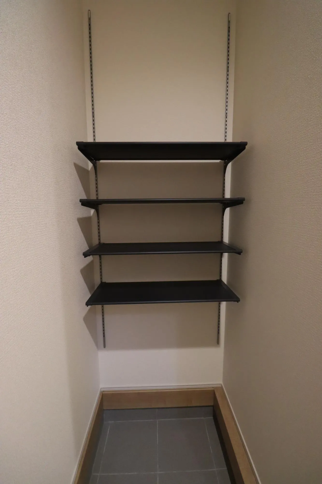 2号棟 L型可動棚4段