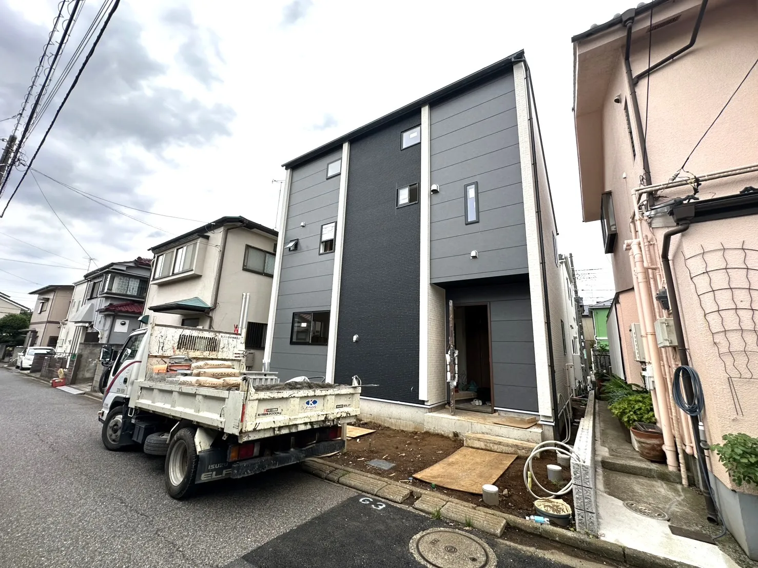 【①号棟外観】