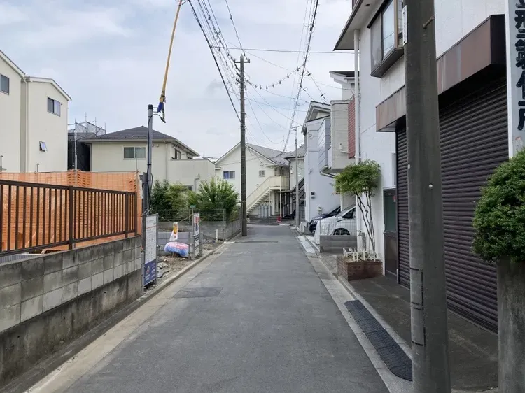 前面道路は見通しが良く、お車の出入りもスムーズに行えます!	
