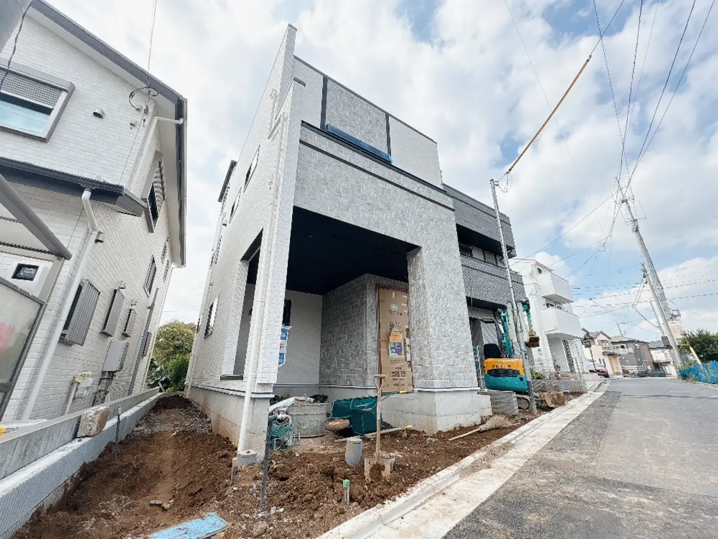 【外観写真】ウォークインクローゼットや全居室収納を備えた、収納力豊富な住まい。お部屋をすっきり保てます。