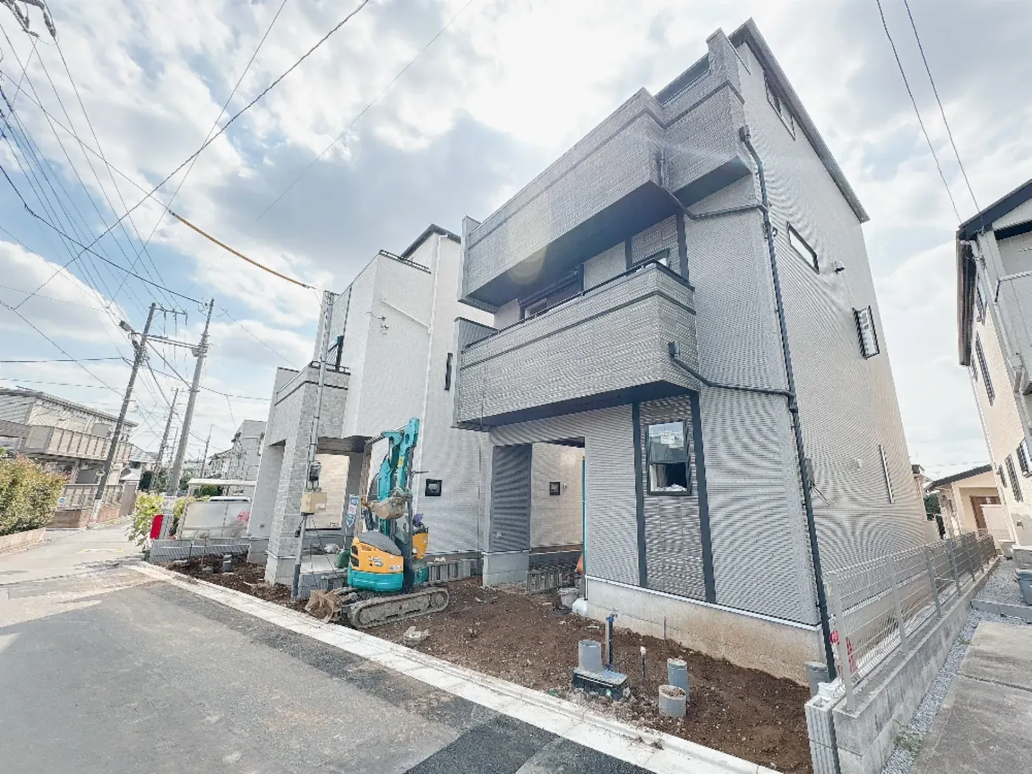 【外観写真】バス停「木崎」徒歩3分。JR「さいたま新都心」駅や「与野」駅も利用でき、通勤・通学に便利な住環境です
