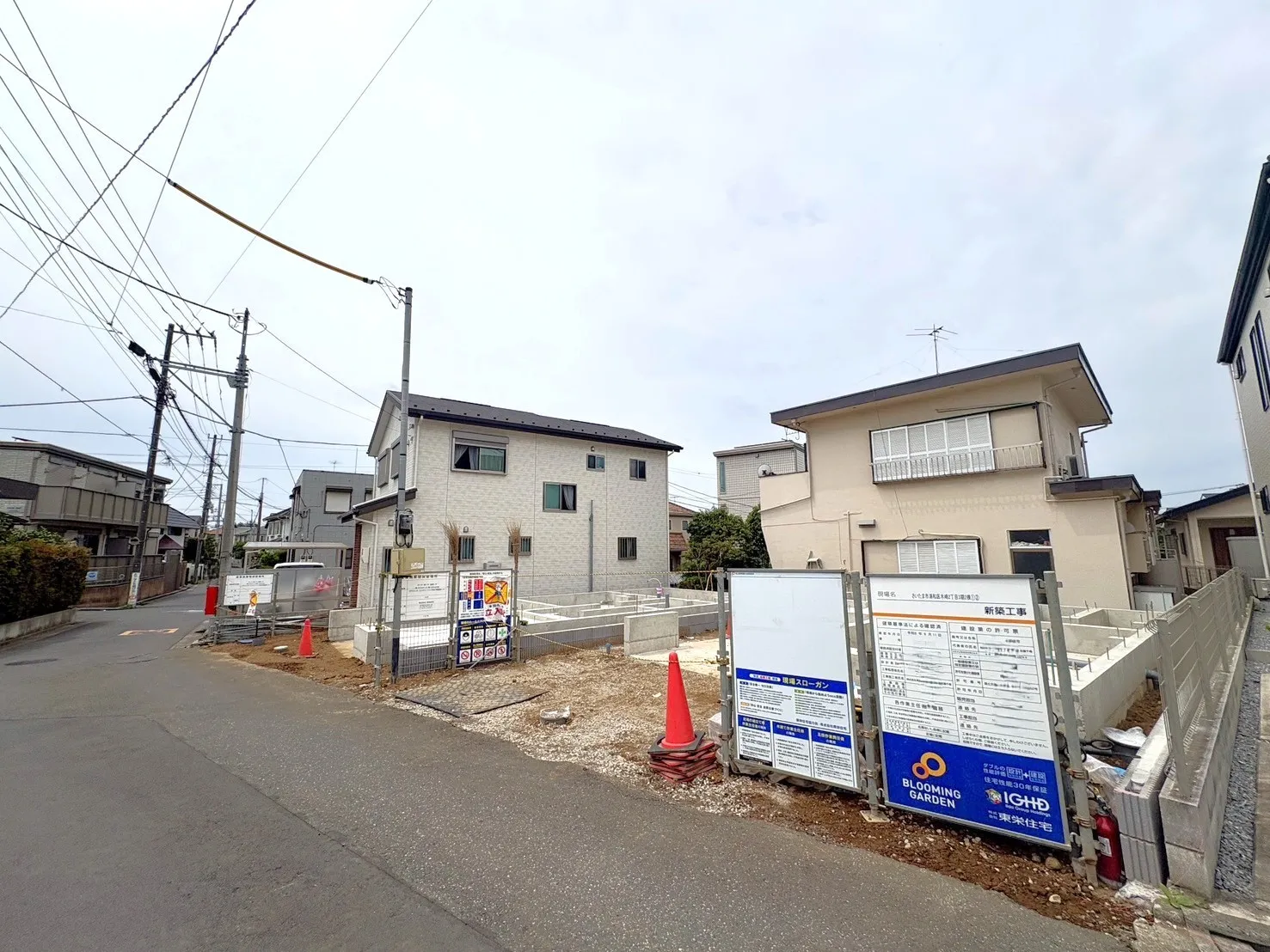 【外観写真】スーパーやドラッグストア、コンビニが徒歩圏内に揃い、毎日のお買い物も快適に行えます