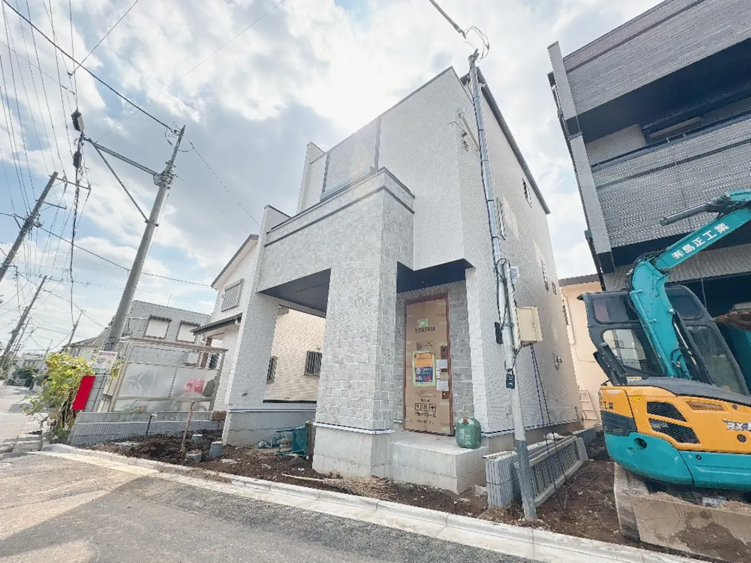 【外観写真】耐震等級3の設計に加え、制震ダンパーを標準装備。繰り返す地震にも配慮した安心の住まいです