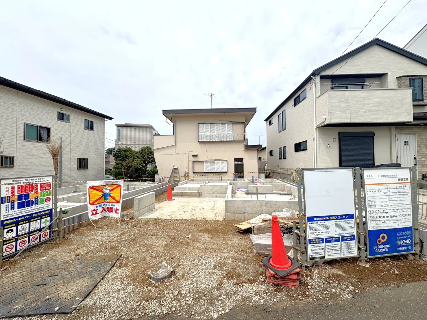【外観写真】ウォークインクローゼットや全居室収納を備えた、収納力豊富な住まい。お部屋をすっきり保てます