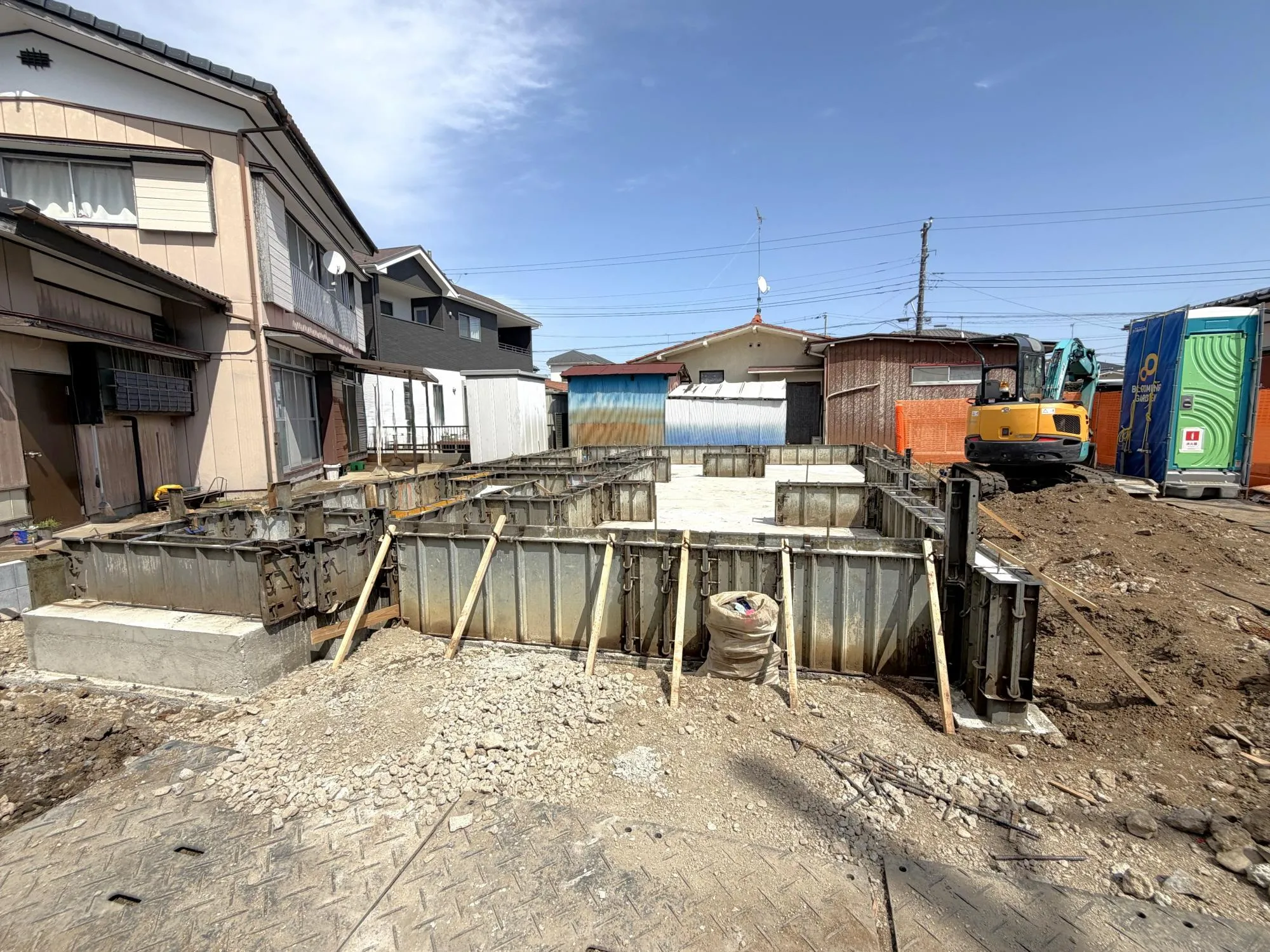 基礎工事中