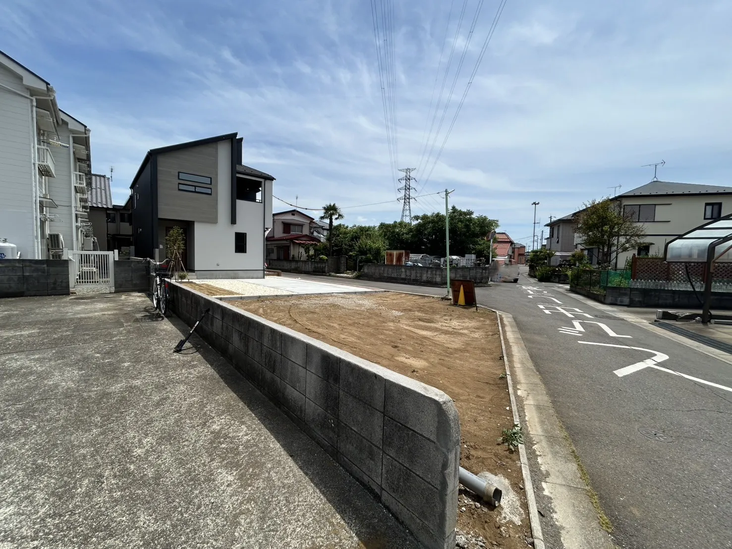 外観 南側道路 公道約4.0m