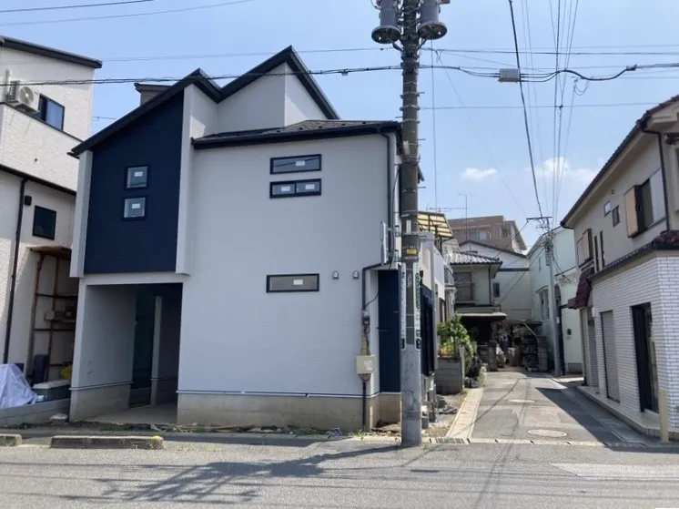 前面道路がしっかり確保されているため、お車の出入りもラクラクです☆