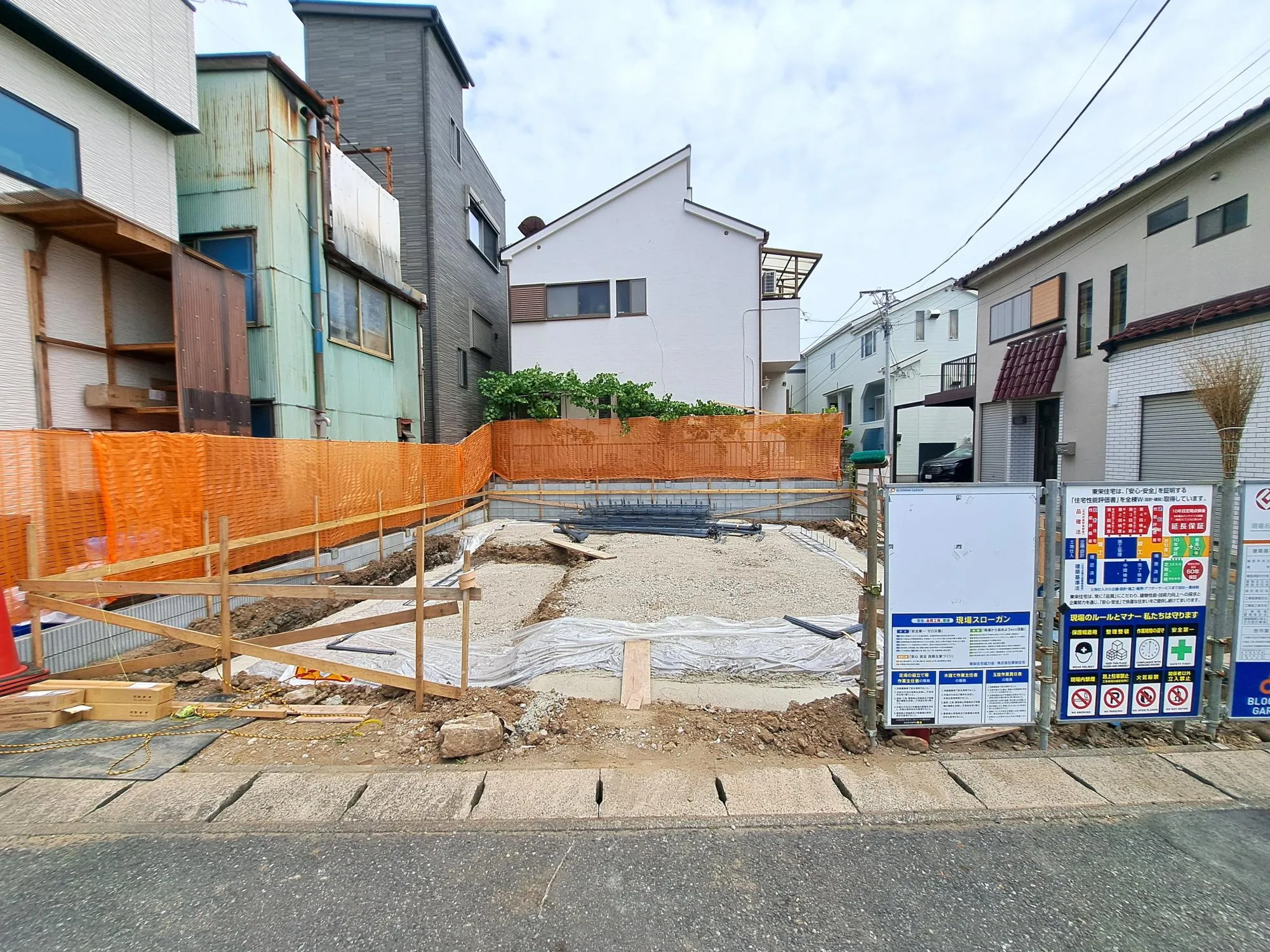 現在建築中!これから完成へ向けて少しずつ形になっていくのが楽しみな物件です☆
