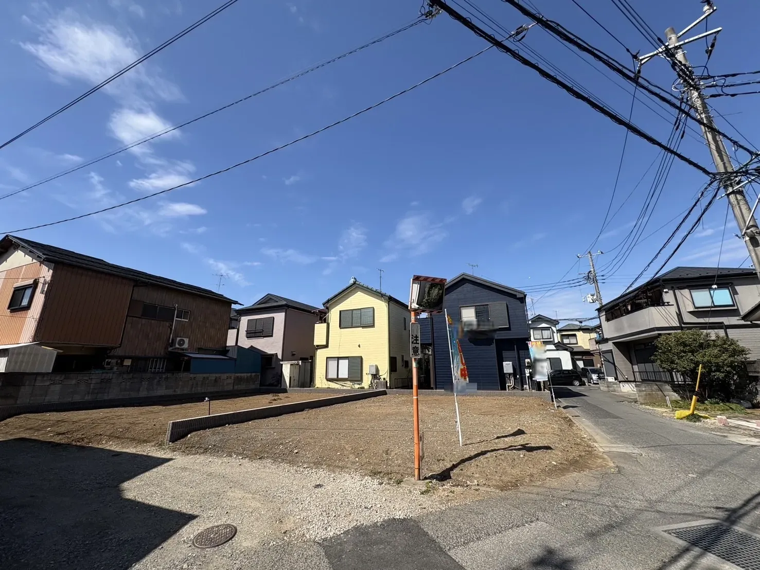 【外観写真】前面道路約4.0m。公道と私道に面した開放感のある立地です!