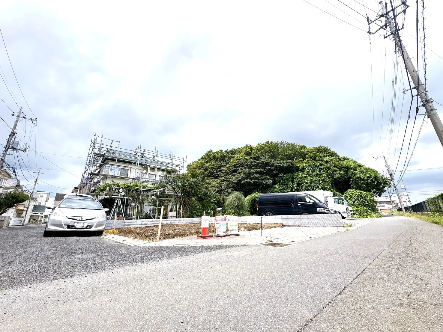 【外観写真】LDKは17帖超の広々空間。折上天井を採用し、家族がゆったりとくつろげる開放的なリビングに仕上げました