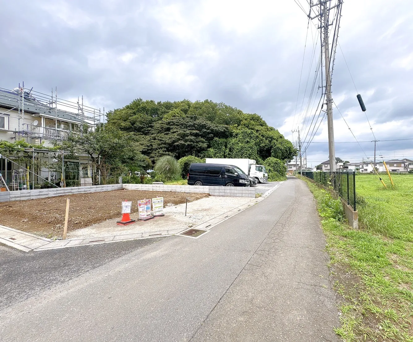 【外観写真】スーパーやドラッグストアなどの生活利便施設が徒歩圏内に充実。毎日のお買い物にも便利な住環境です。