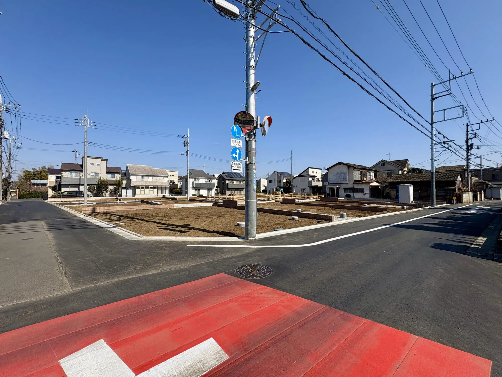【前面道路含む現地写真】