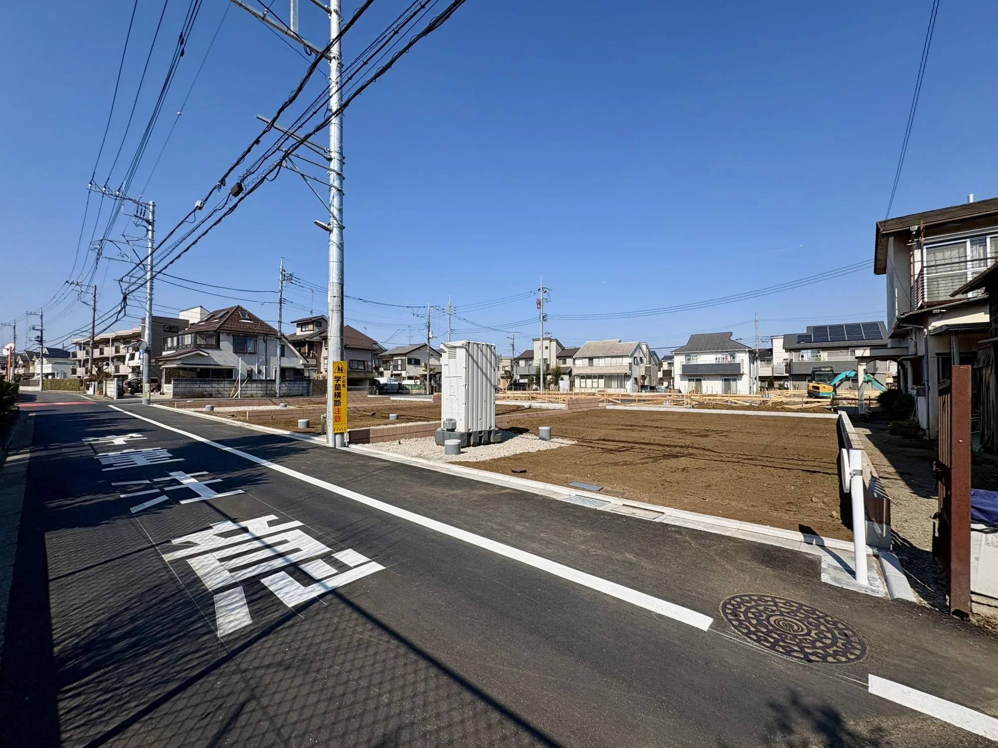 【前面道路含む現地写真】