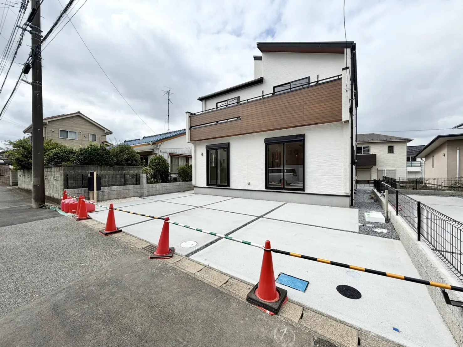 【1号棟 外観】