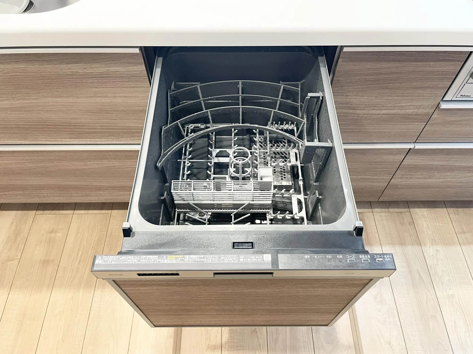 【2号棟/食洗器】乾燥機能付き食洗器を標準装備◎洗浄から乾燥までワンタッチ!家事負担を軽減し、毎日の時間にゆとりを生み出します。