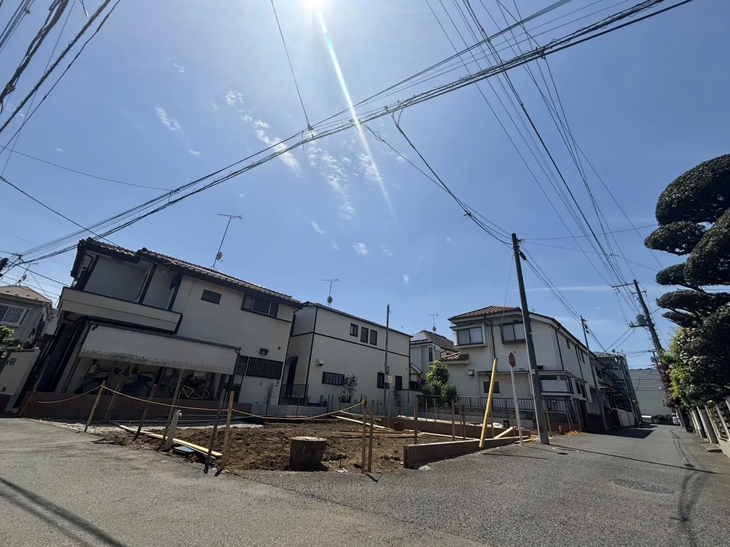 現地前面道路(2026年4月撮影)