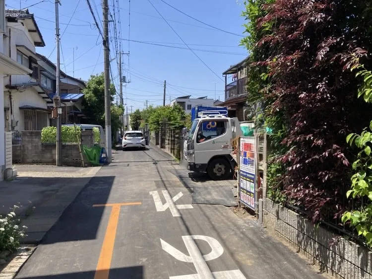 車通りも比較的少なく、落ち着いた雰囲気の前面道路です!