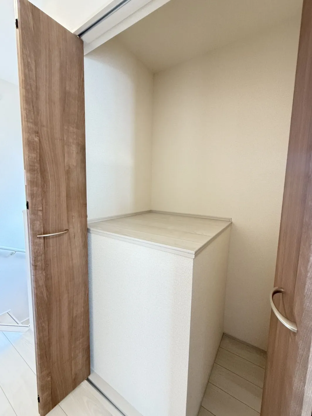 ②2階廊下収納