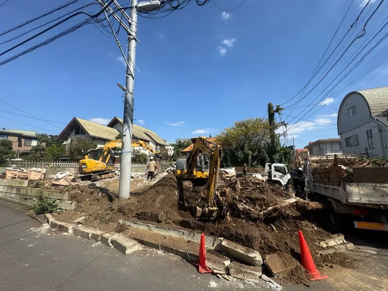 西側約4.0m道路と南側約4.7m道路に接道しております。