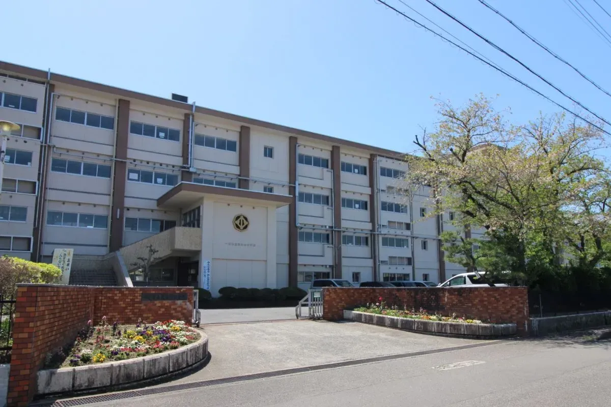 一宮市立浅井中小学校