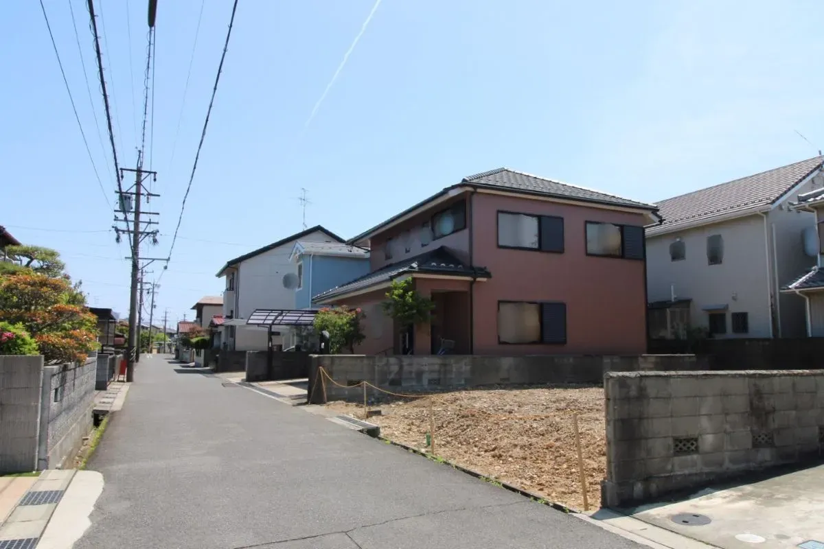 5月2日撮影　北側前面道路(西→東)