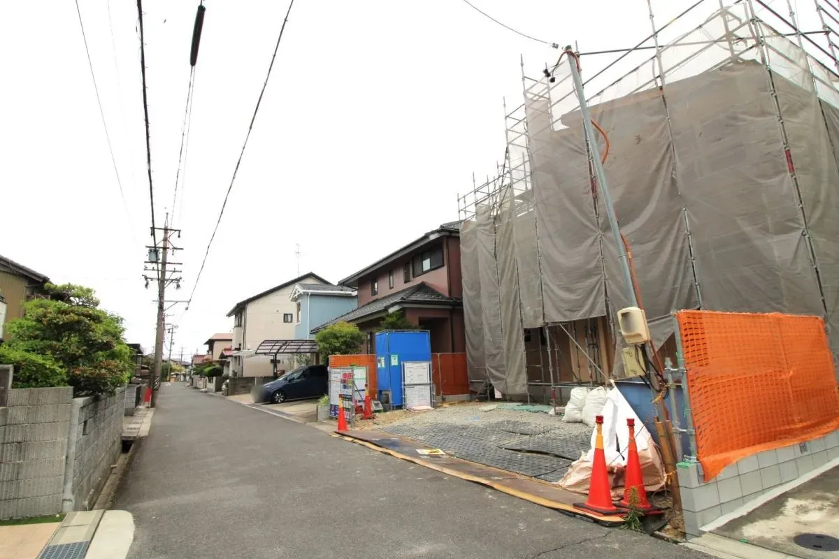 6月14日撮影 北側道路(西→東)