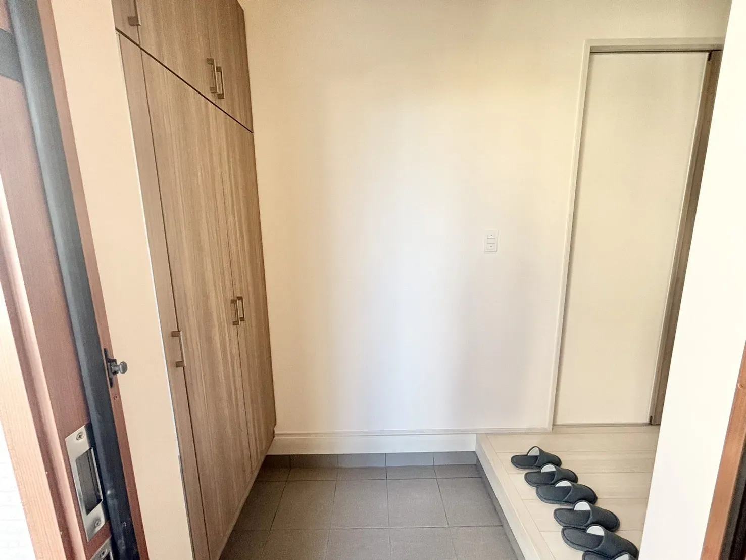 玄関写真①号棟