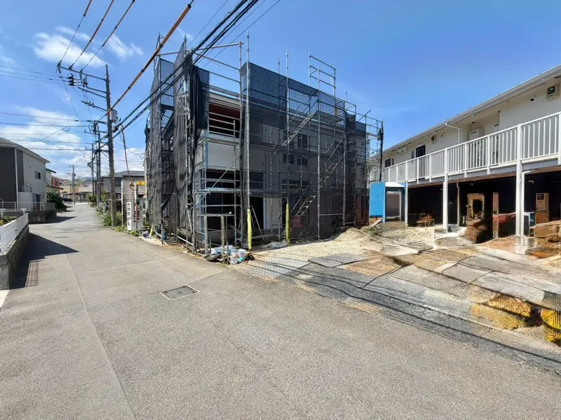 もうまもなく足場が外れそうです。