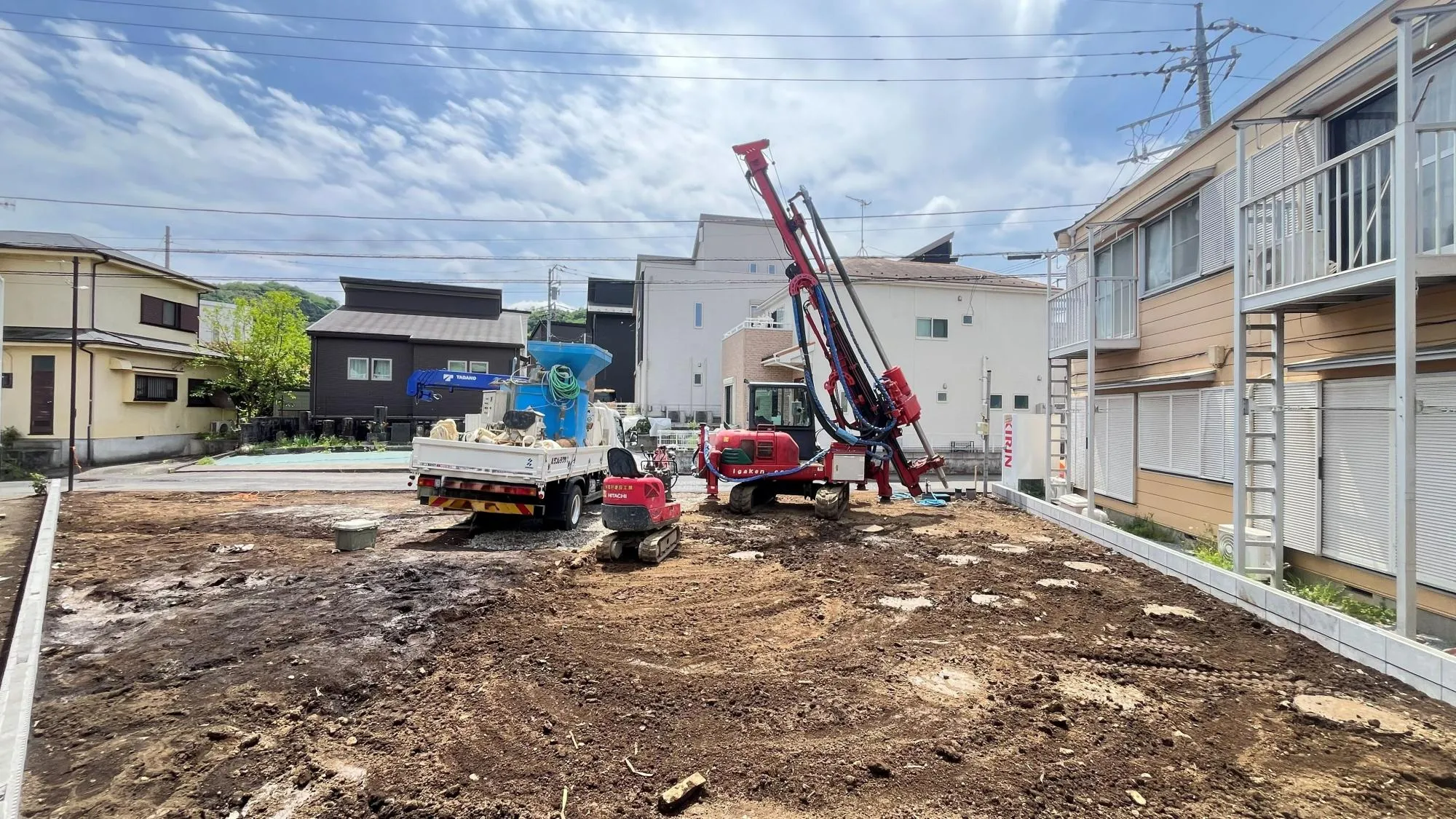落ち着いた雰囲気に佇む新築分譲住宅。