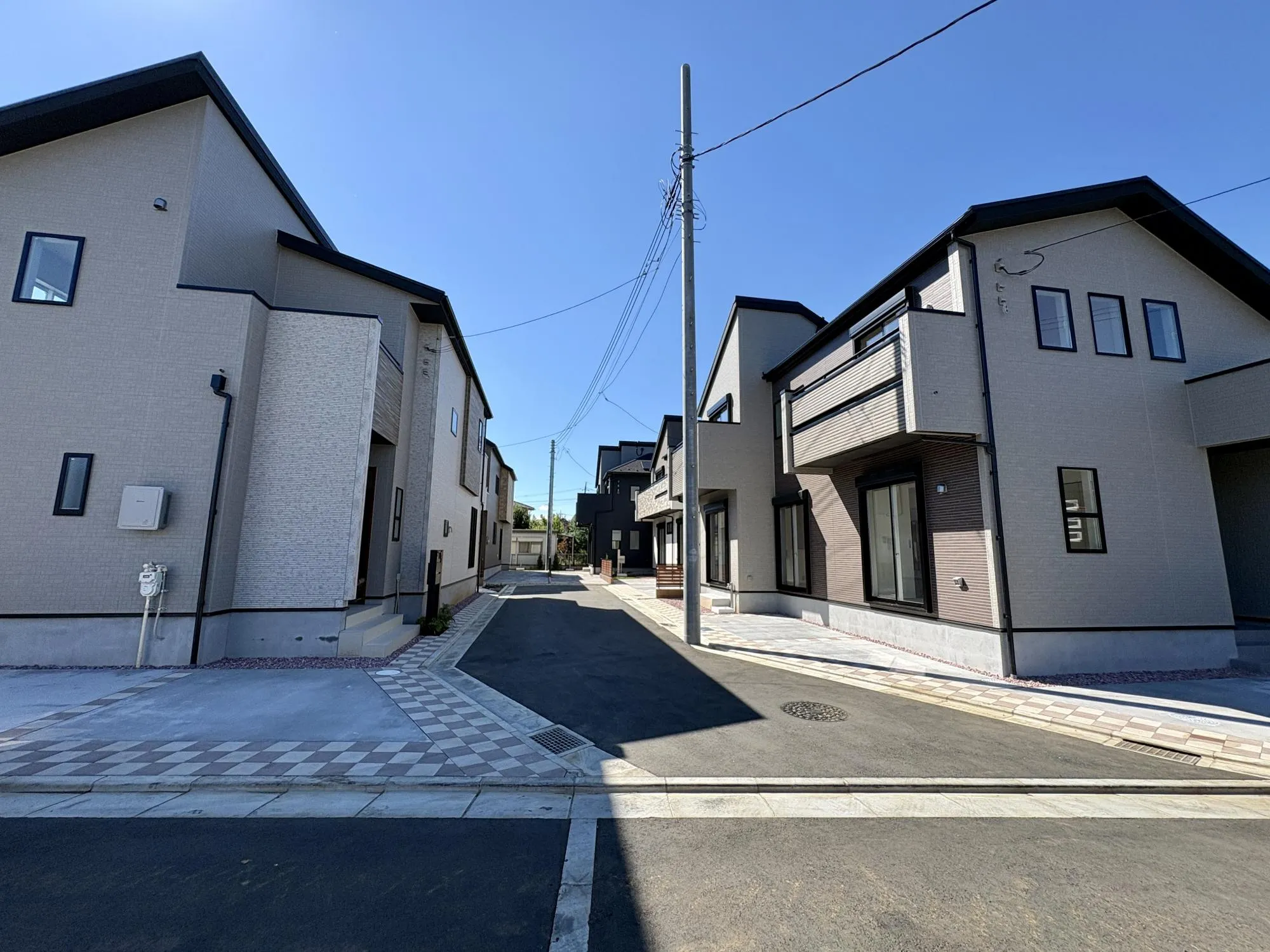 【前面道路含む現地写真】