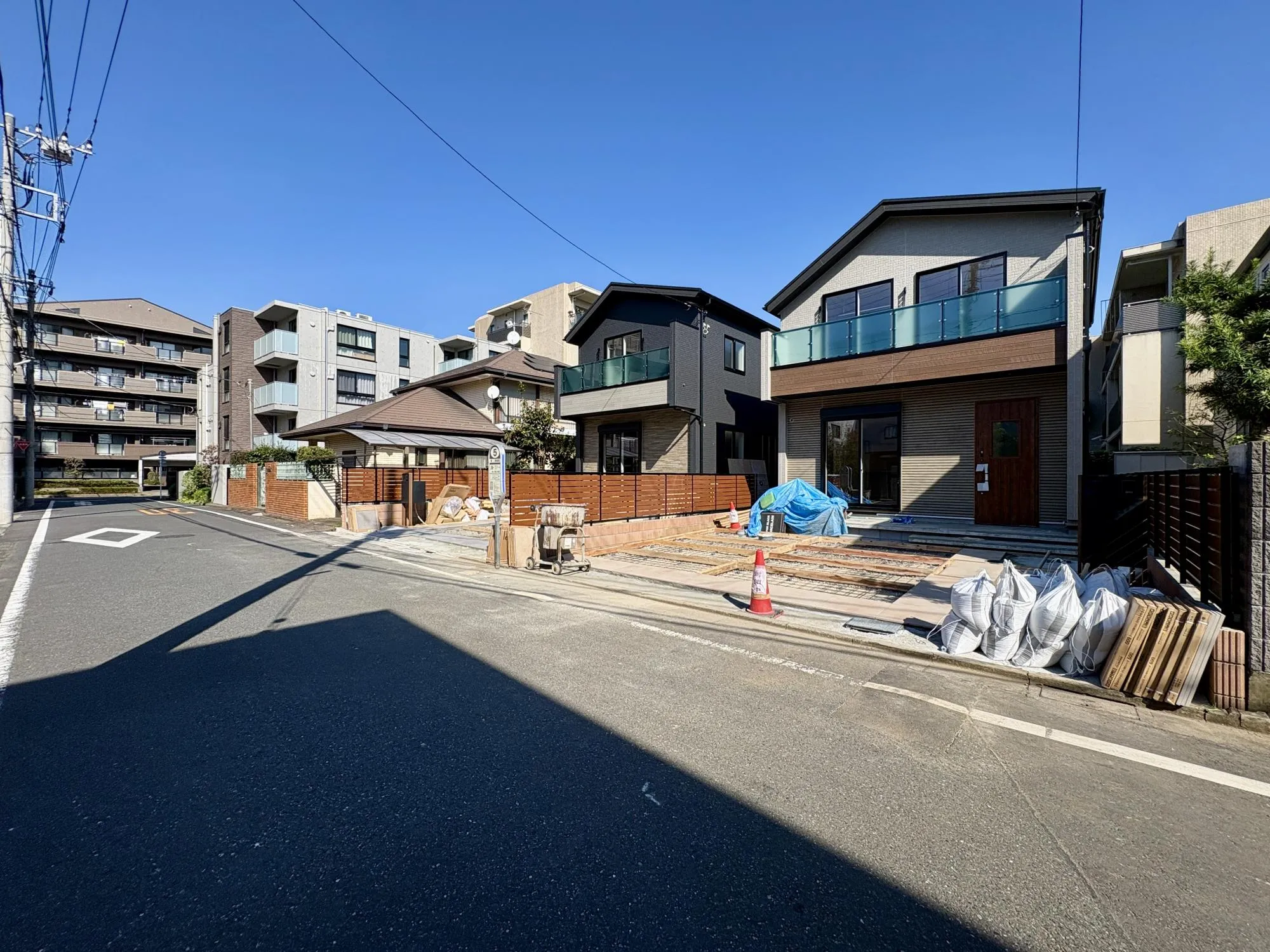 【前面道路含む現地写真】