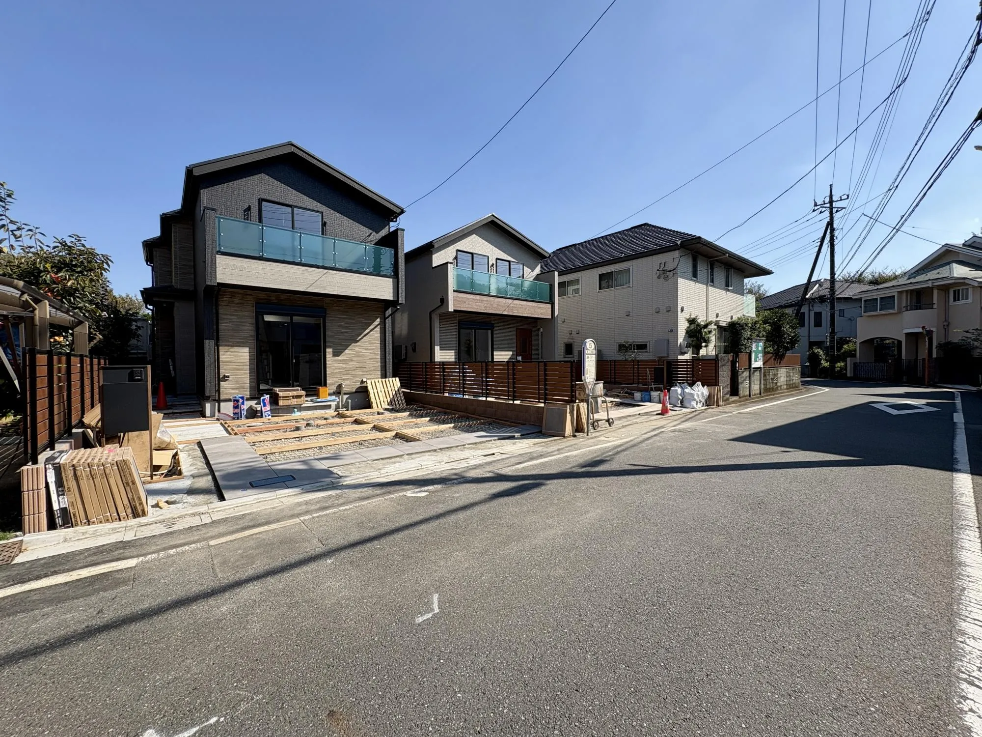 【前面道路含む現地写真】