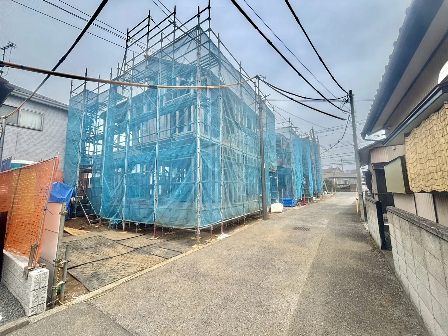 3号棟 前面道路含む現地写真