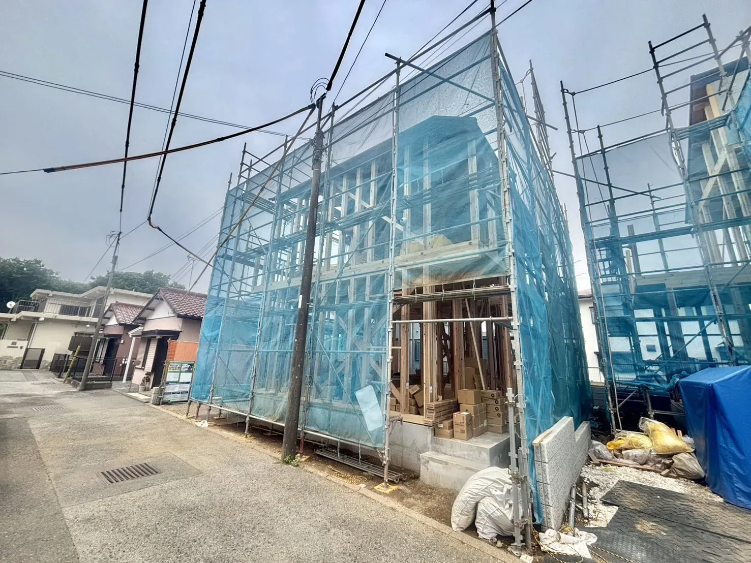 3号棟 前面道路含む現地写真
