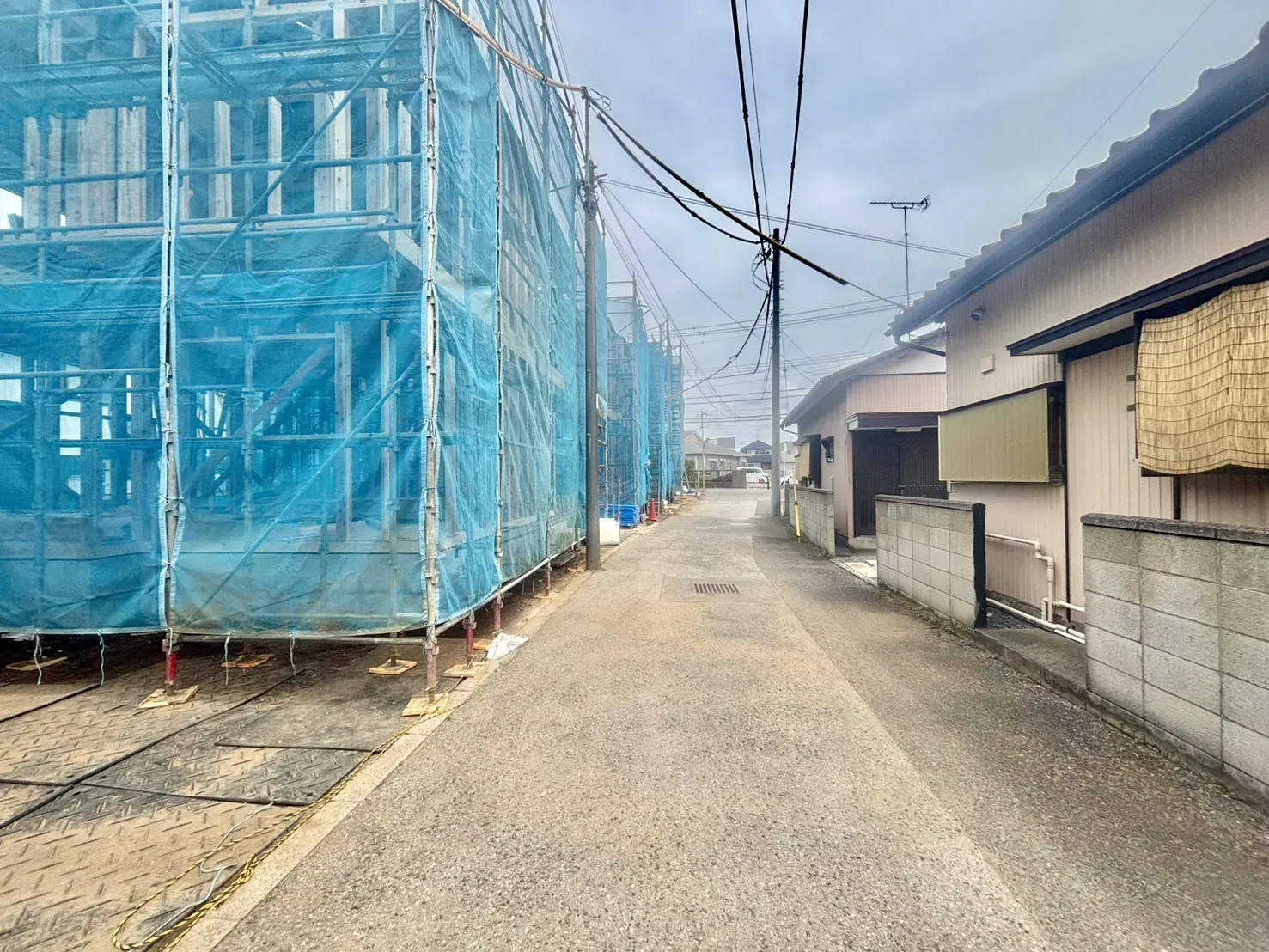 3号棟 前面道路含む現地写真