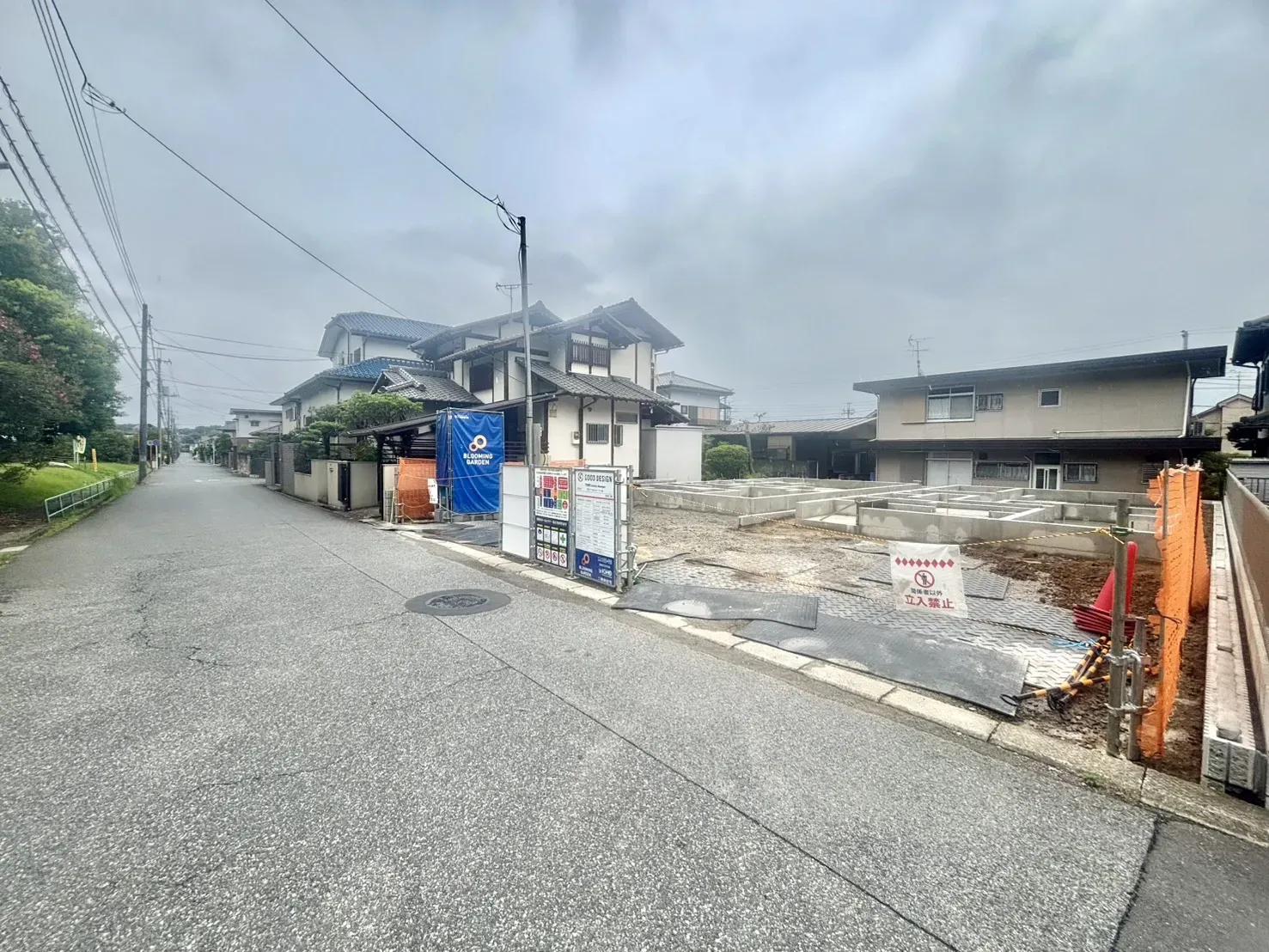 1号棟 前面道路含む現地写真