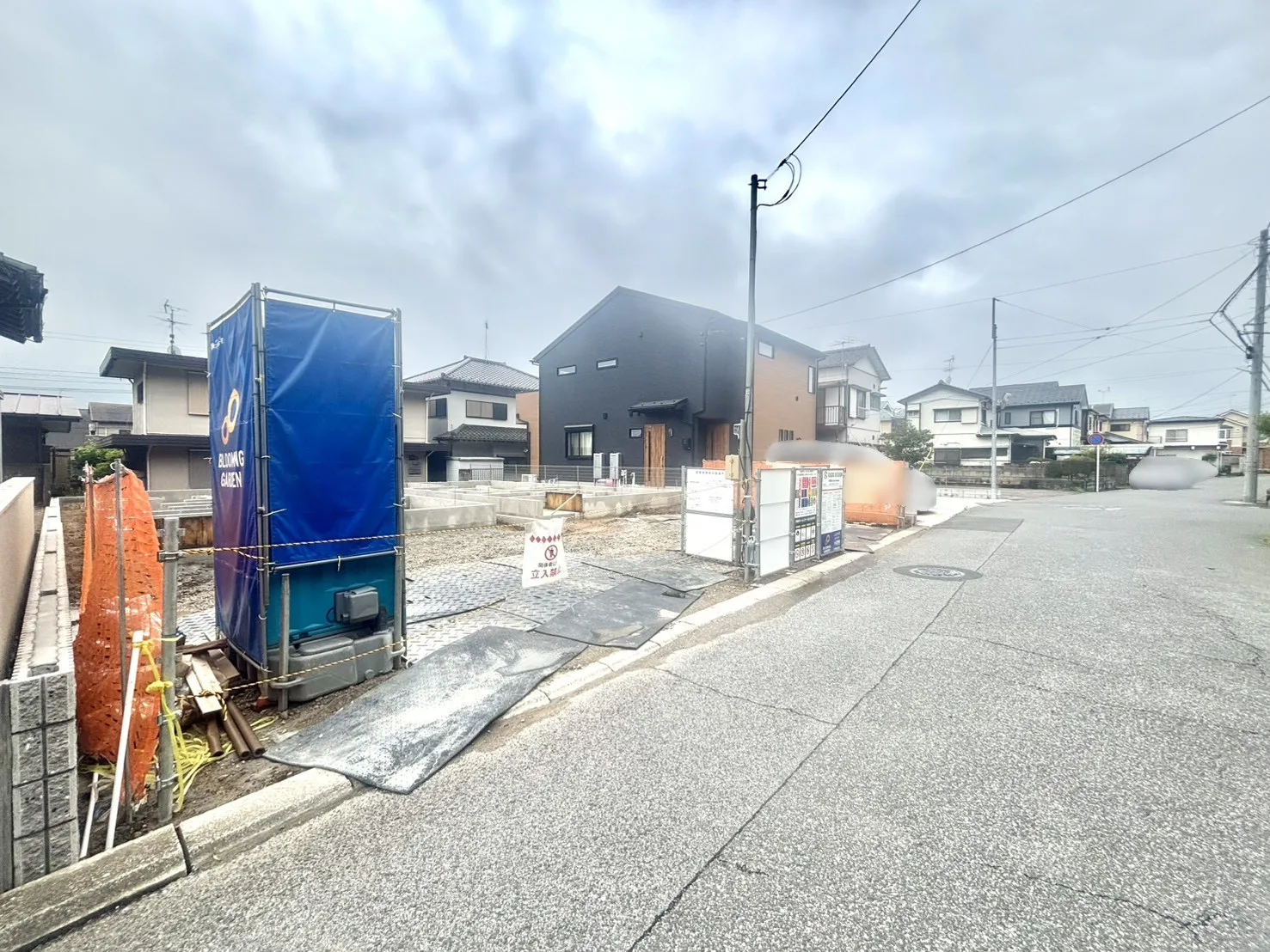 2号棟 前面道路含む現地写真